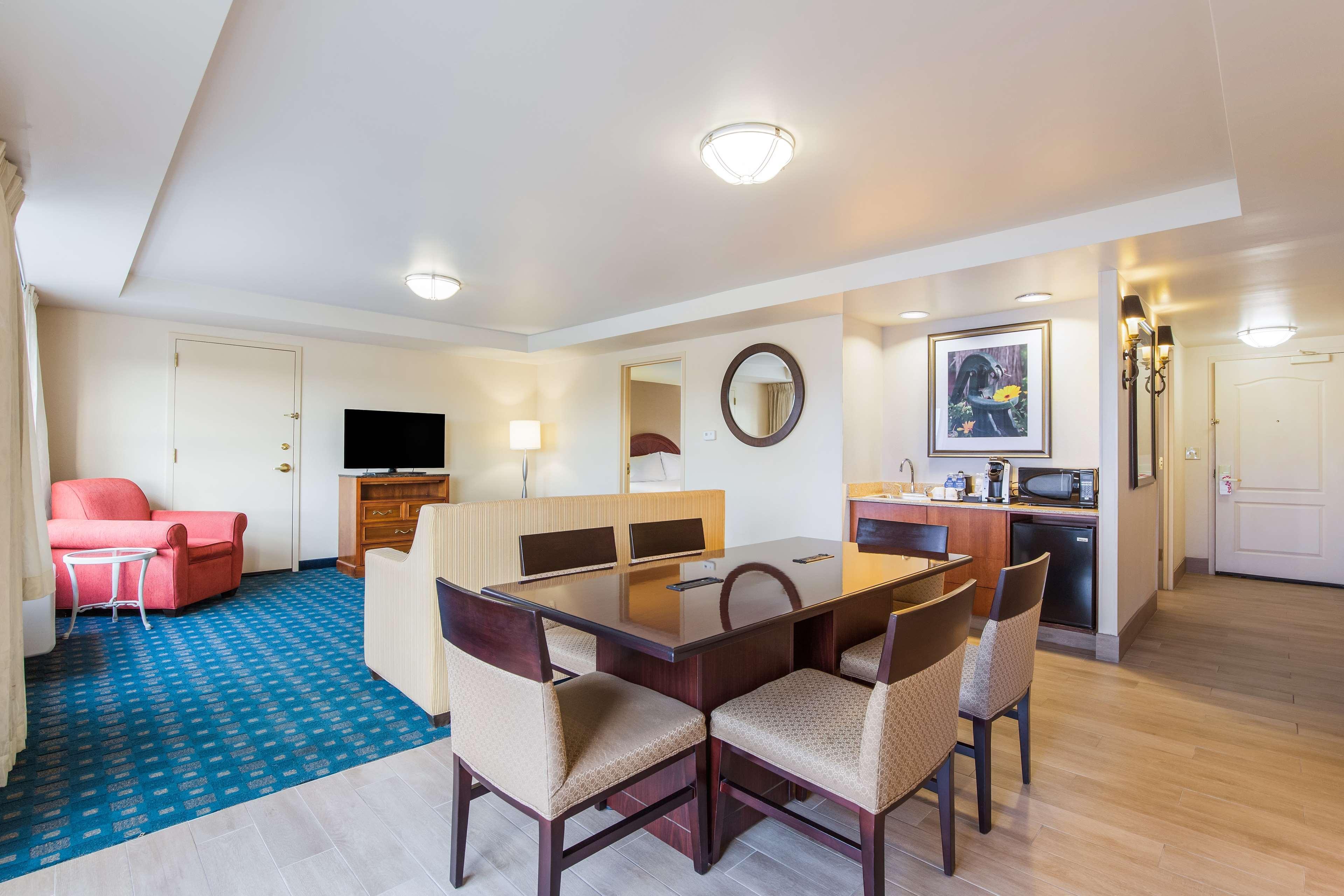 Hilton Garden Inn Suffolk Riverfront Экстерьер фото