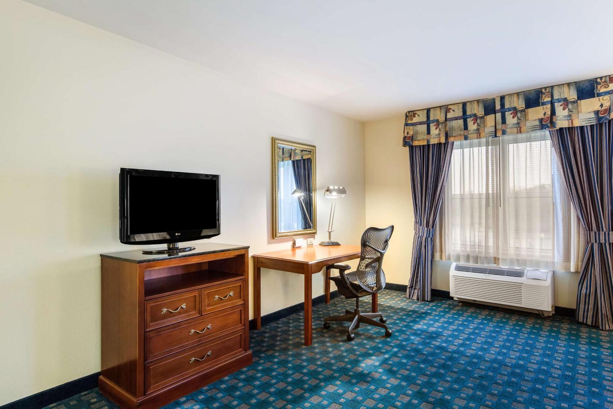 Hilton Garden Inn Suffolk Riverfront Экстерьер фото