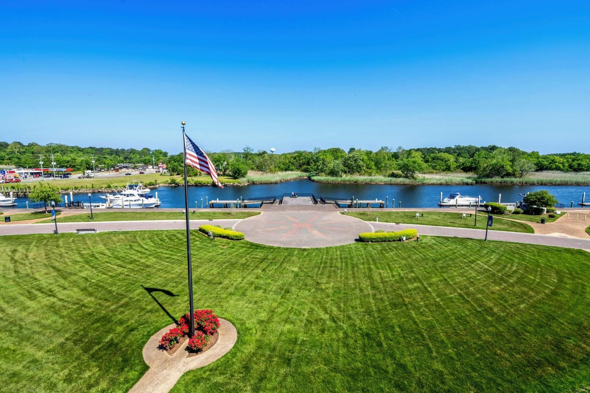 Hilton Garden Inn Suffolk Riverfront Экстерьер фото